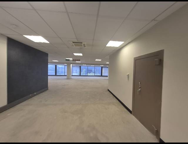 1,153M² OFFICE TO LET IN PARKTOWN
